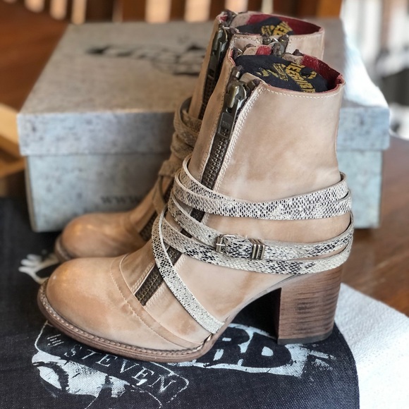 BNIB Freebird Balboa Booties- Ice Beige Size 9 - Picture 2 of 5